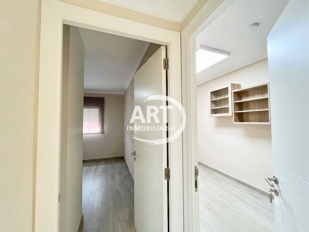 Piso de 4 habitaciones en València ciudad en venta con garaje - 420.000 € (Ref: 9978131)