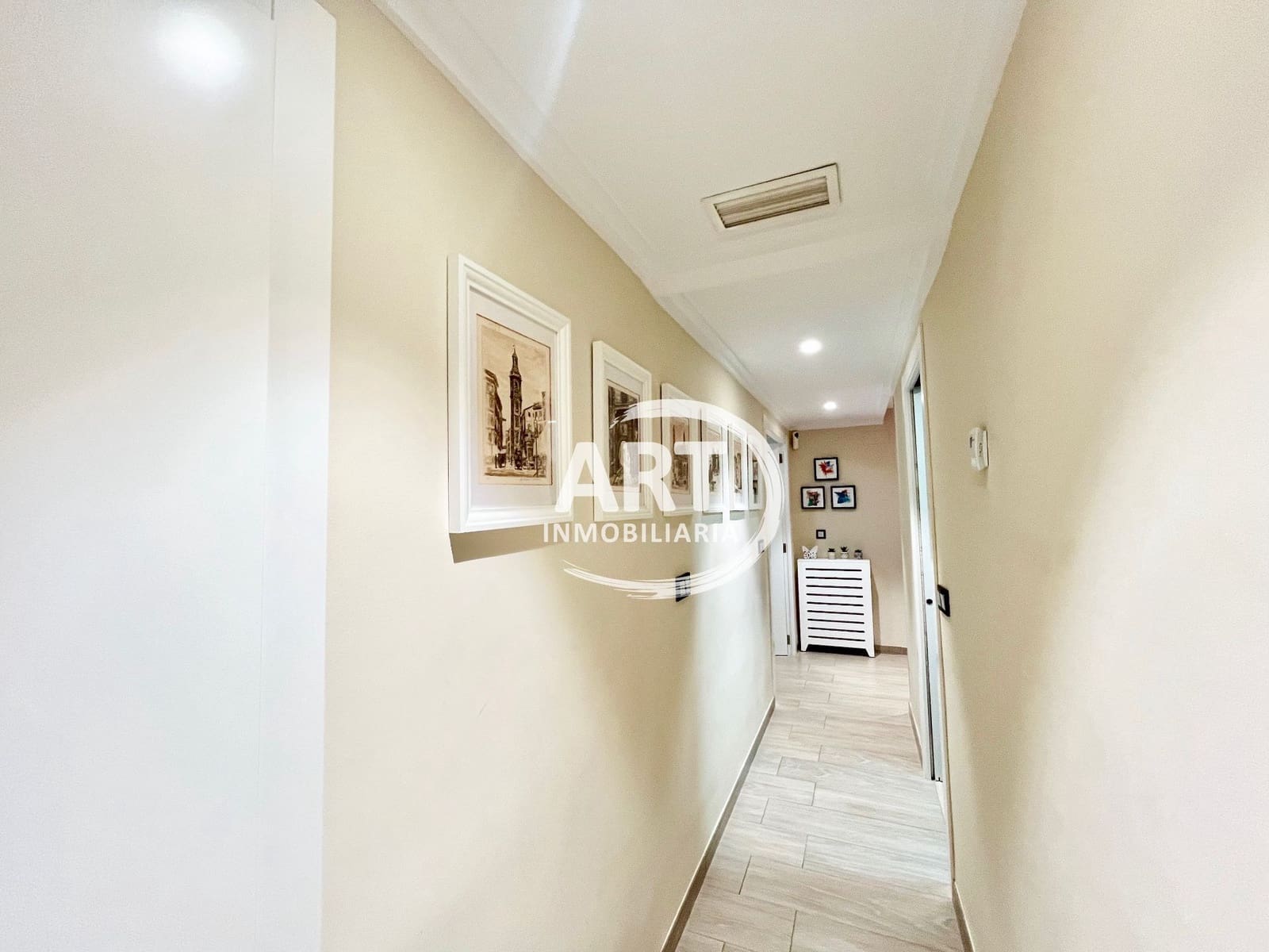 Piso de 4 habitaciones en València ciudad en venta con garaje - 420.000 € (Ref: 9978131)