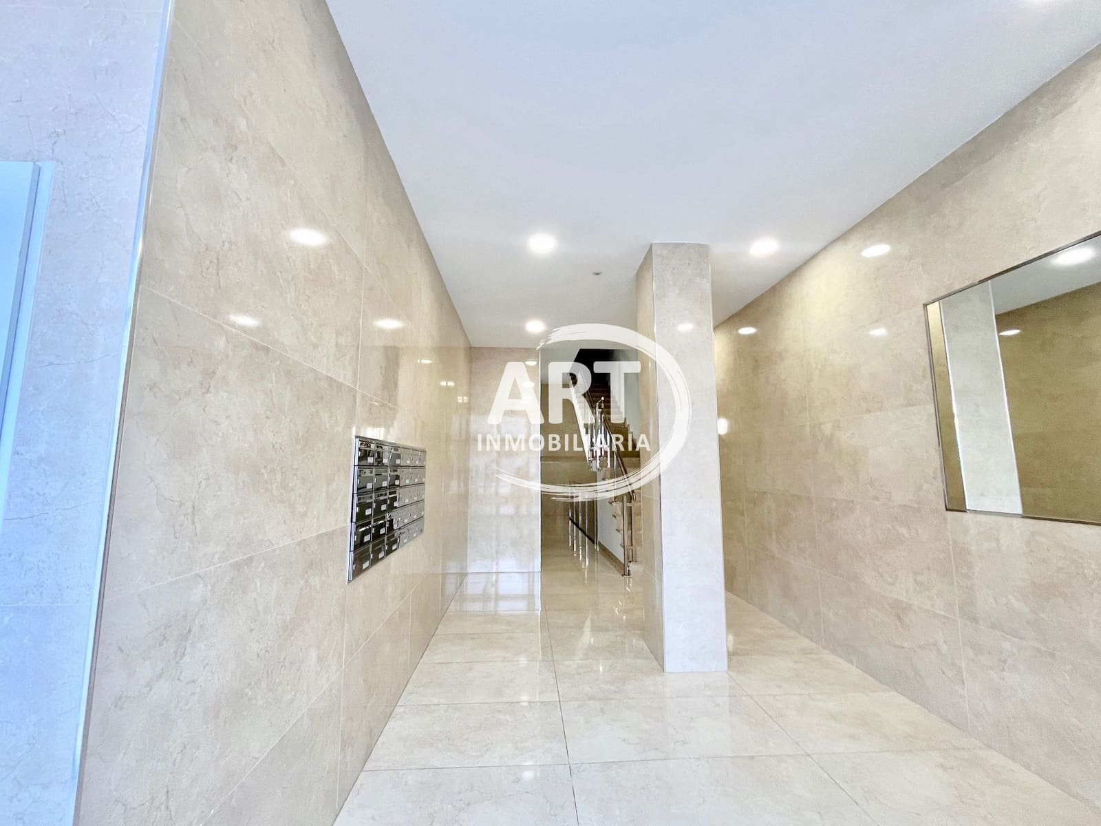 Piso de 4 habitaciones en València ciudad en venta con garaje - 420.000 € (Ref: 9978131)