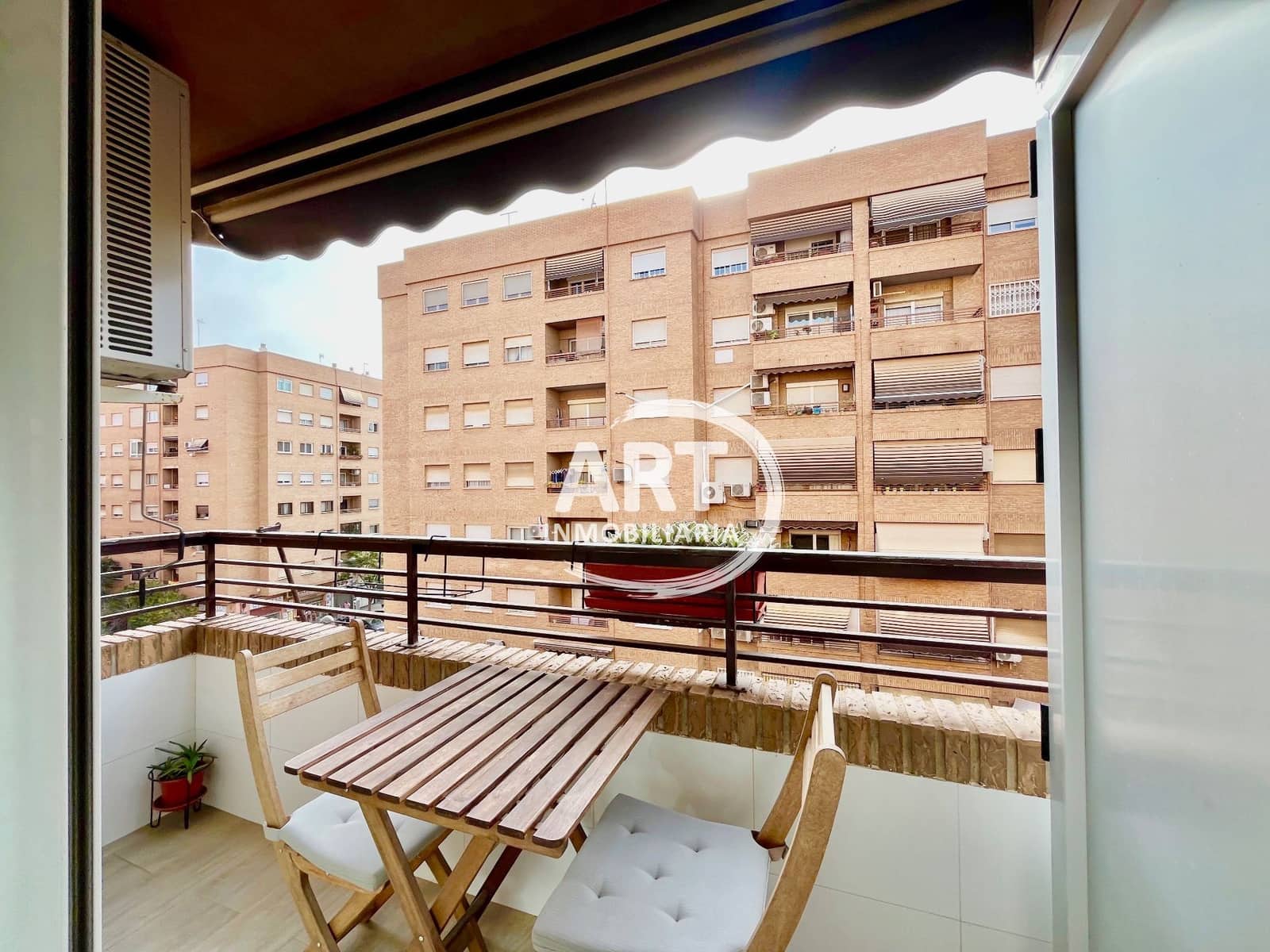 Piso de 4 habitaciones en València ciudad en venta con garaje - 420.000 € (Ref: 9978131)