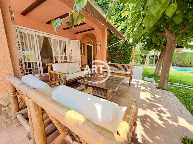 3 Zimmer Villa zu verkaufen in San Antonio de Benagéber mit Pool Garage - 690.000 € (Ref: 9986349)