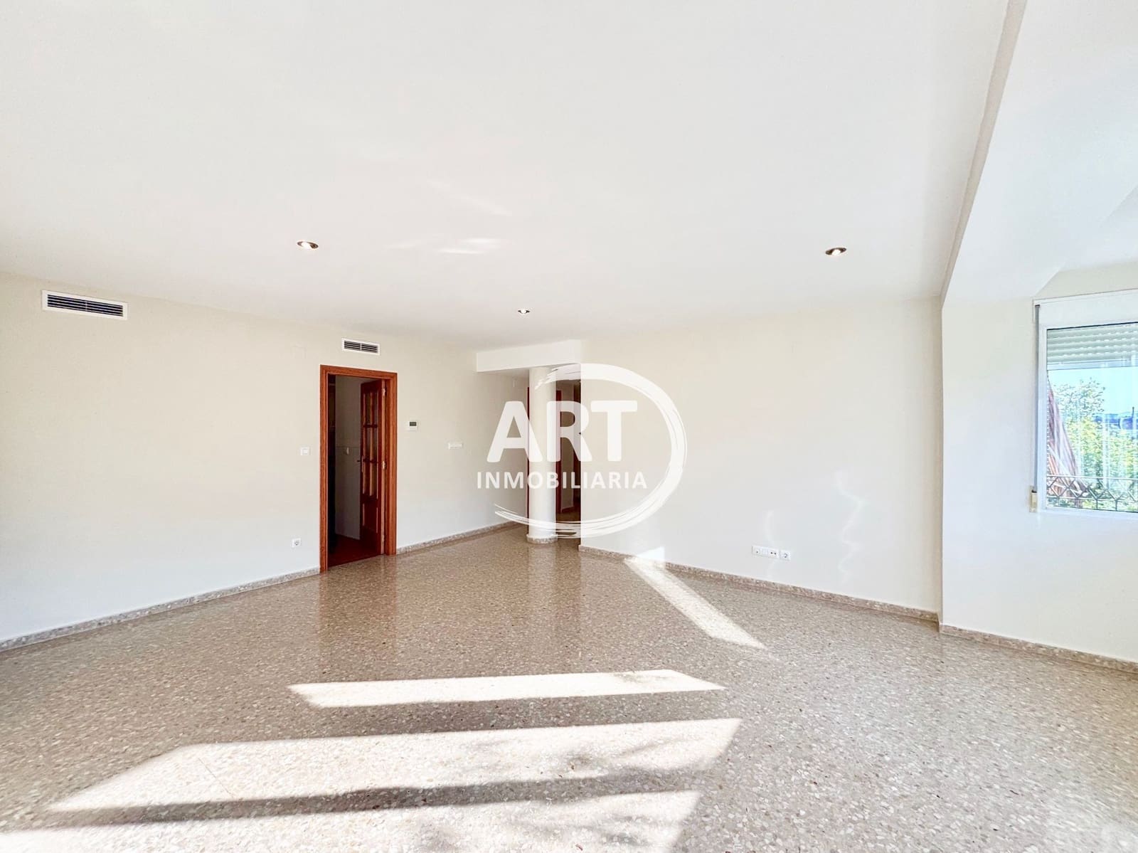 3 slaapkamer Flat te huur in L'Eliana - € 1.960 (Ref: 9998059)