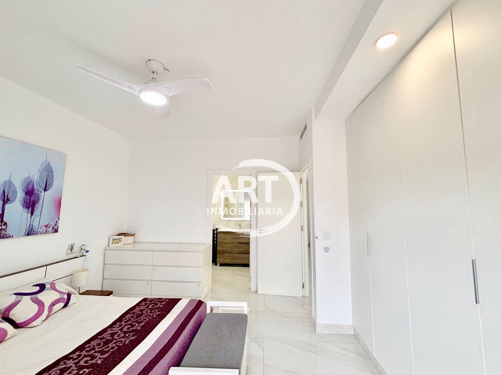 4 quarto Moradia para venda em La Pobla de Vallbona com piscina garagem - 550 000 € (Ref: 9998060)