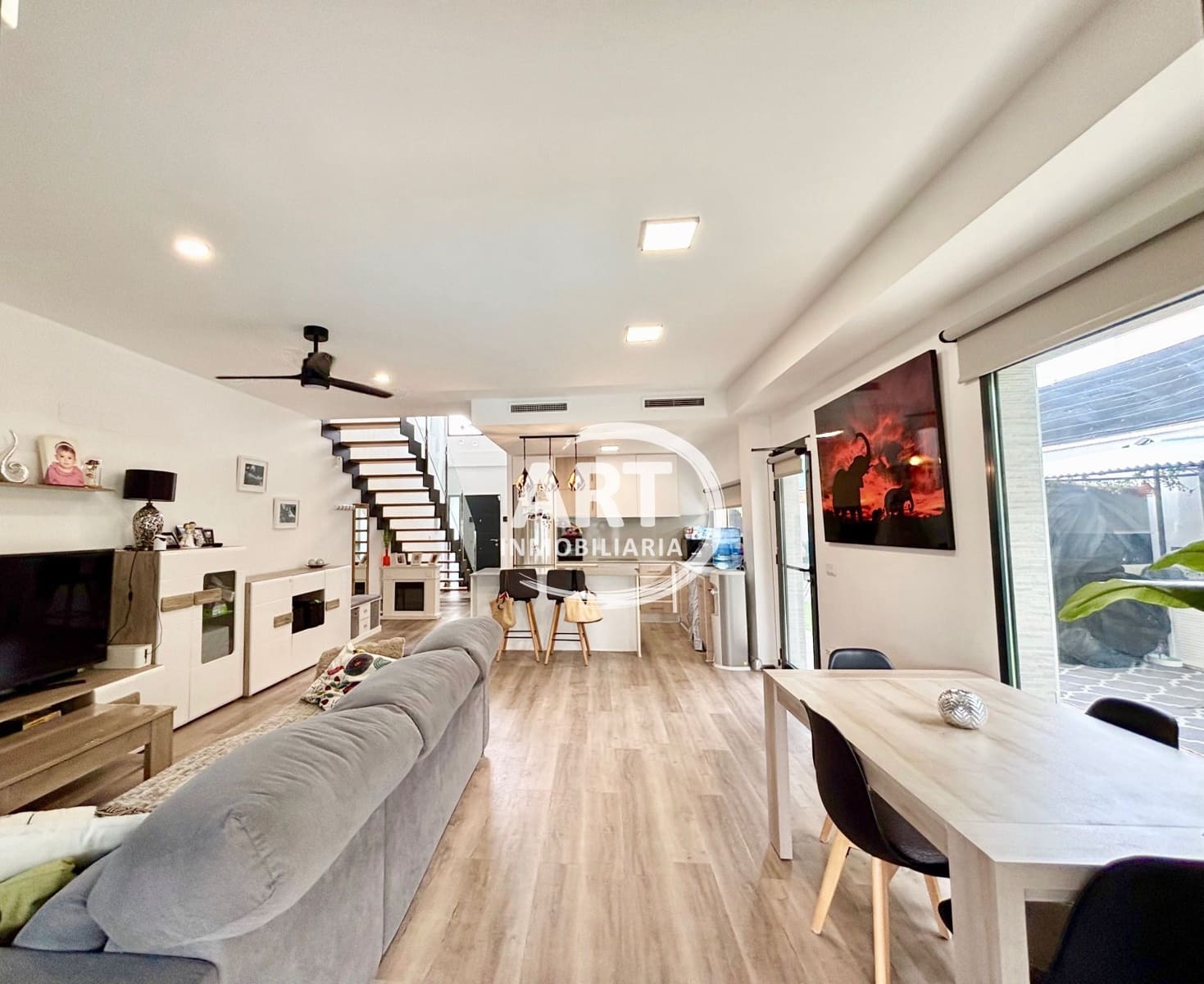 4 quarto Moradia para venda em La Pobla de Vallbona com piscina garagem - 550 000 € (Ref: 9998060)