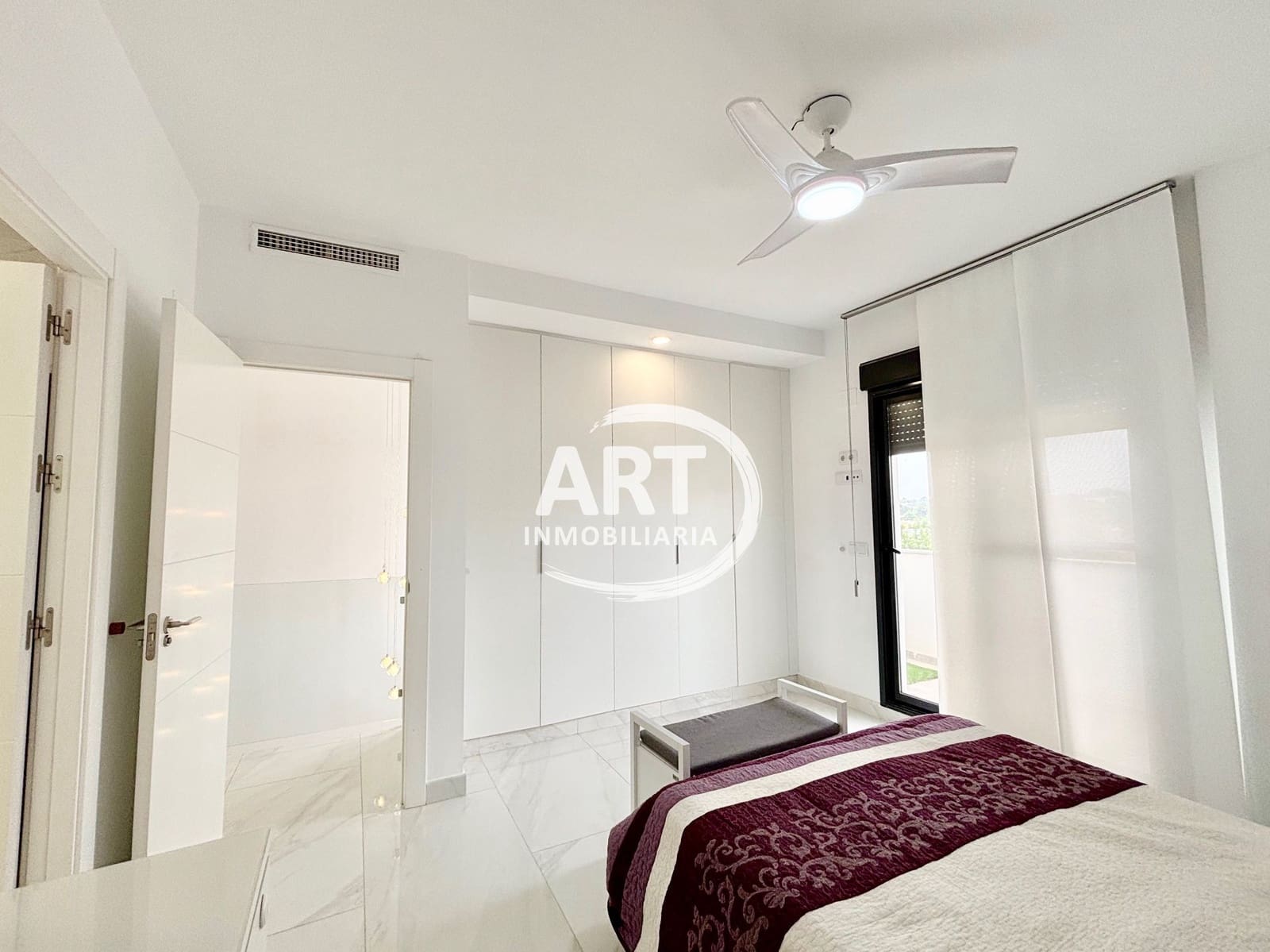 4 quarto Moradia para venda em La Pobla de Vallbona com piscina garagem - 550 000 € (Ref: 9998060)