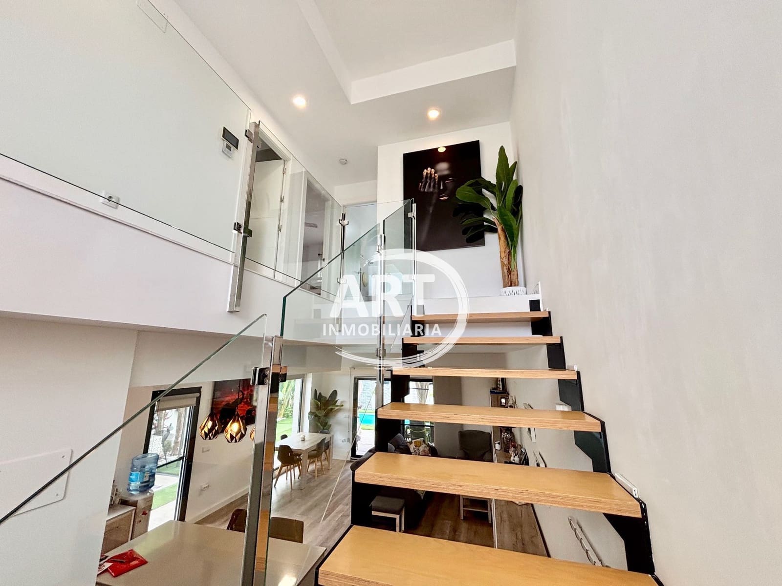 4 quarto Moradia para venda em La Pobla de Vallbona com piscina garagem - 550 000 € (Ref: 9998060)