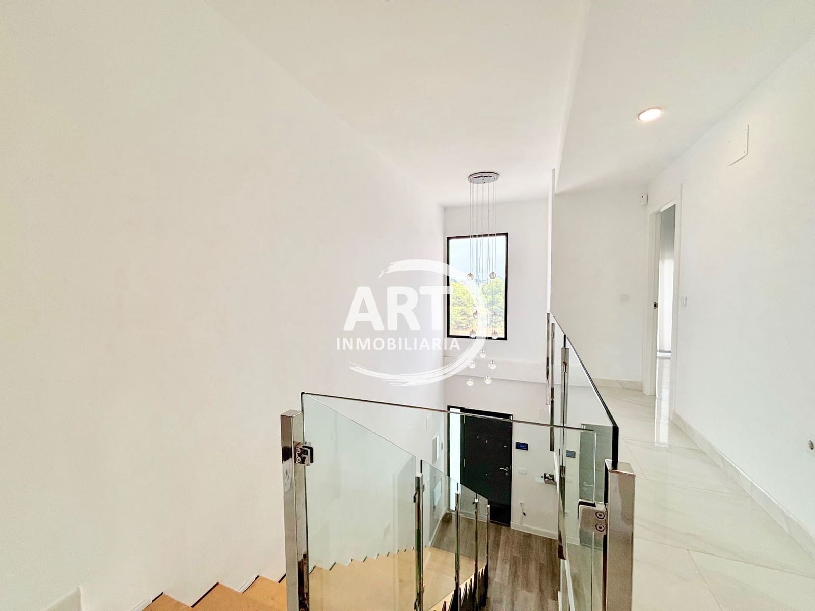 4 quarto Moradia para venda em La Pobla de Vallbona com piscina garagem - 550 000 € (Ref: 9998060)