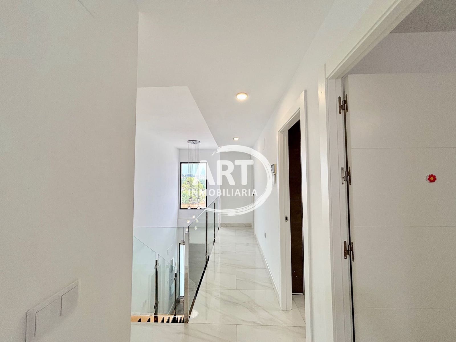 4 quarto Moradia para venda em La Pobla de Vallbona com piscina garagem - 550 000 € (Ref: 9998060)