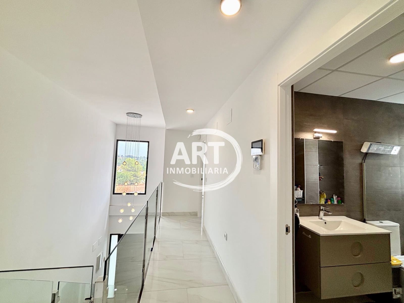4 quarto Moradia para venda em La Pobla de Vallbona com piscina garagem - 550 000 € (Ref: 9998060)