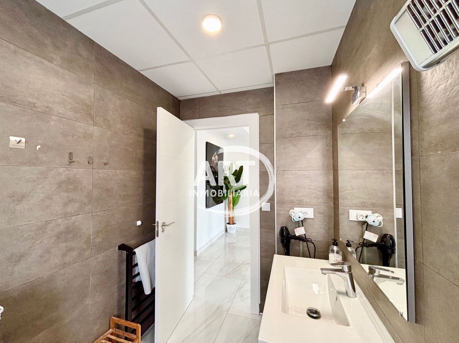 4 quarto Moradia para venda em La Pobla de Vallbona com piscina garagem - 550 000 € (Ref: 9998060)