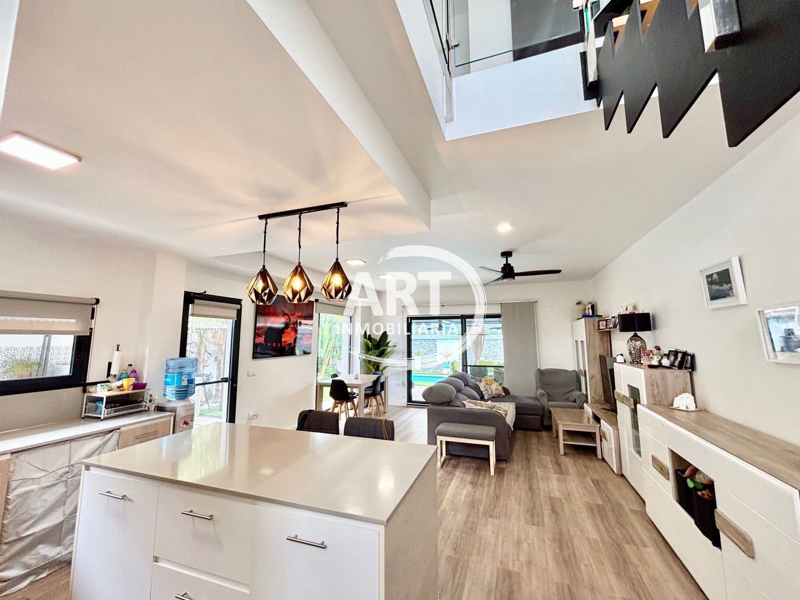 4 quarto Moradia para venda em La Pobla de Vallbona com piscina garagem - 550 000 € (Ref: 9998060)