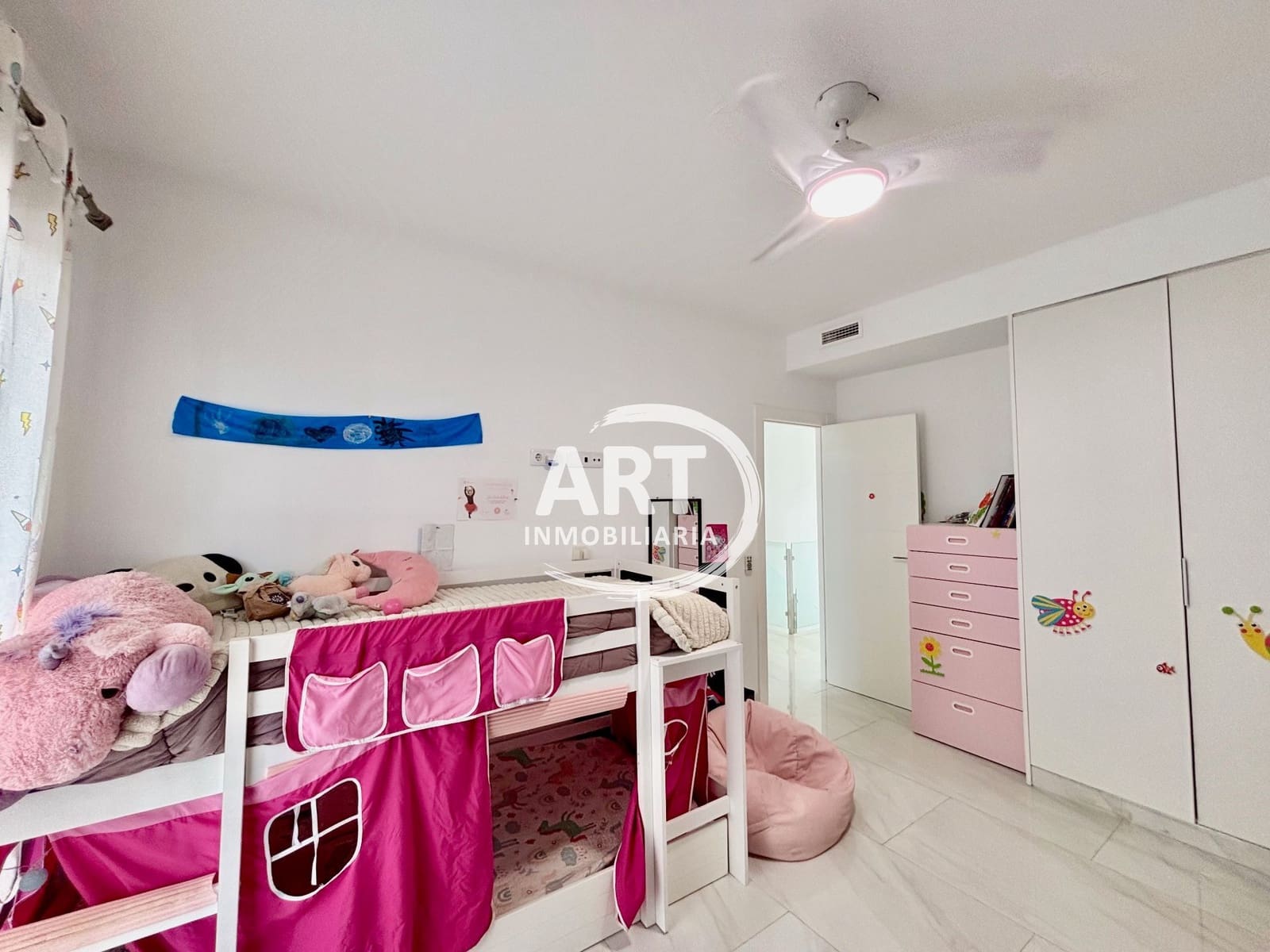 4 quarto Moradia para venda em La Pobla de Vallbona com piscina garagem - 550 000 € (Ref: 9998060)