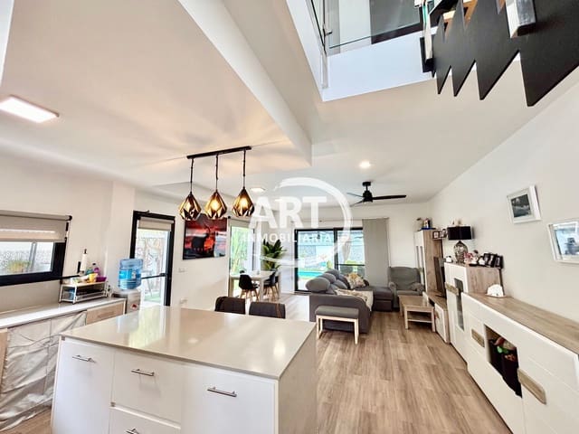 4 bedroom Villa for sale in La Pobla de Vallbona with pool garage - € 550,000 (Ref: 9998060)