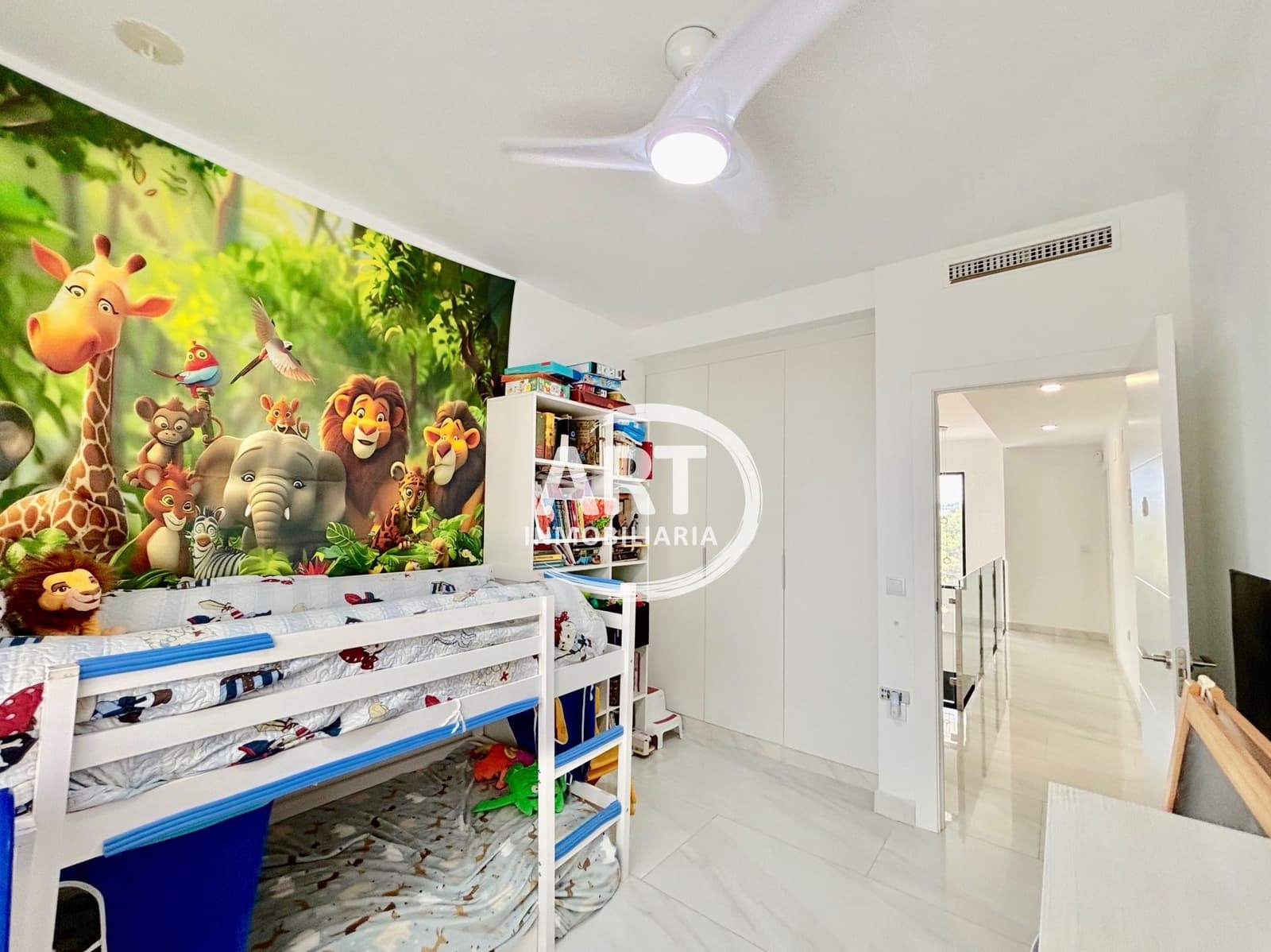4 quarto Moradia para venda em La Pobla de Vallbona com piscina garagem - 550 000 € (Ref: 9998060)