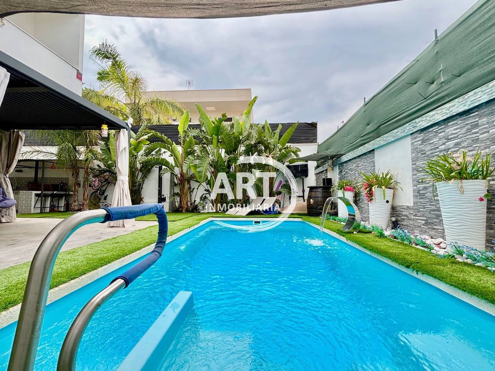 4 quarto Moradia para venda em La Pobla de Vallbona com piscina garagem - 550 000 € (Ref: 9998060)