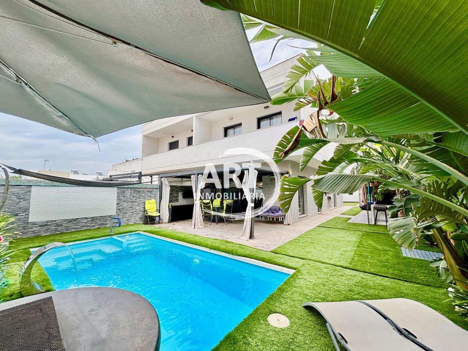 4 quarto Moradia para venda em La Pobla de Vallbona com piscina garagem - 550 000 € (Ref: 9998060)