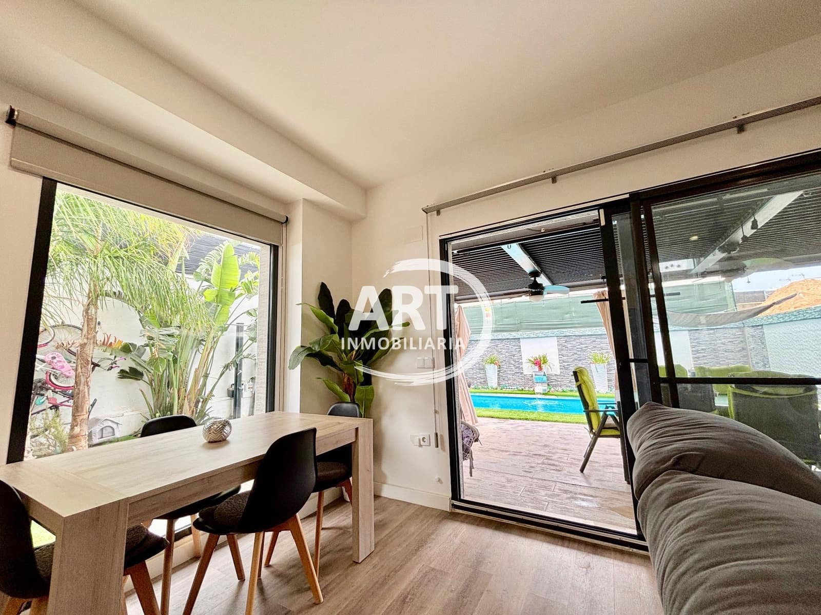4 quarto Moradia para venda em La Pobla de Vallbona com piscina garagem - 550 000 € (Ref: 9998060)