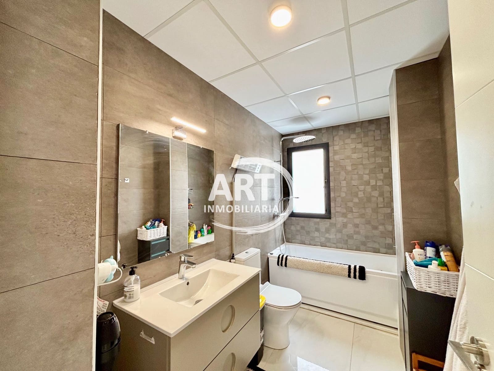 4 quarto Moradia para venda em La Pobla de Vallbona com piscina garagem - 550 000 € (Ref: 9998060)
