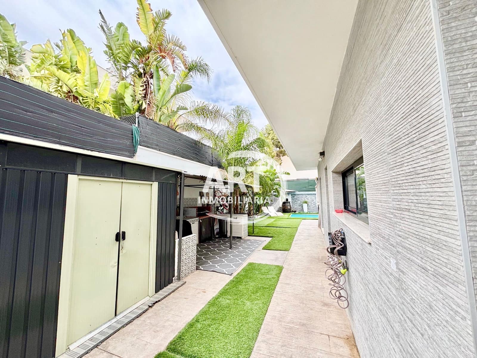 4 quarto Moradia para venda em La Pobla de Vallbona com piscina garagem - 550 000 € (Ref: 9998060)