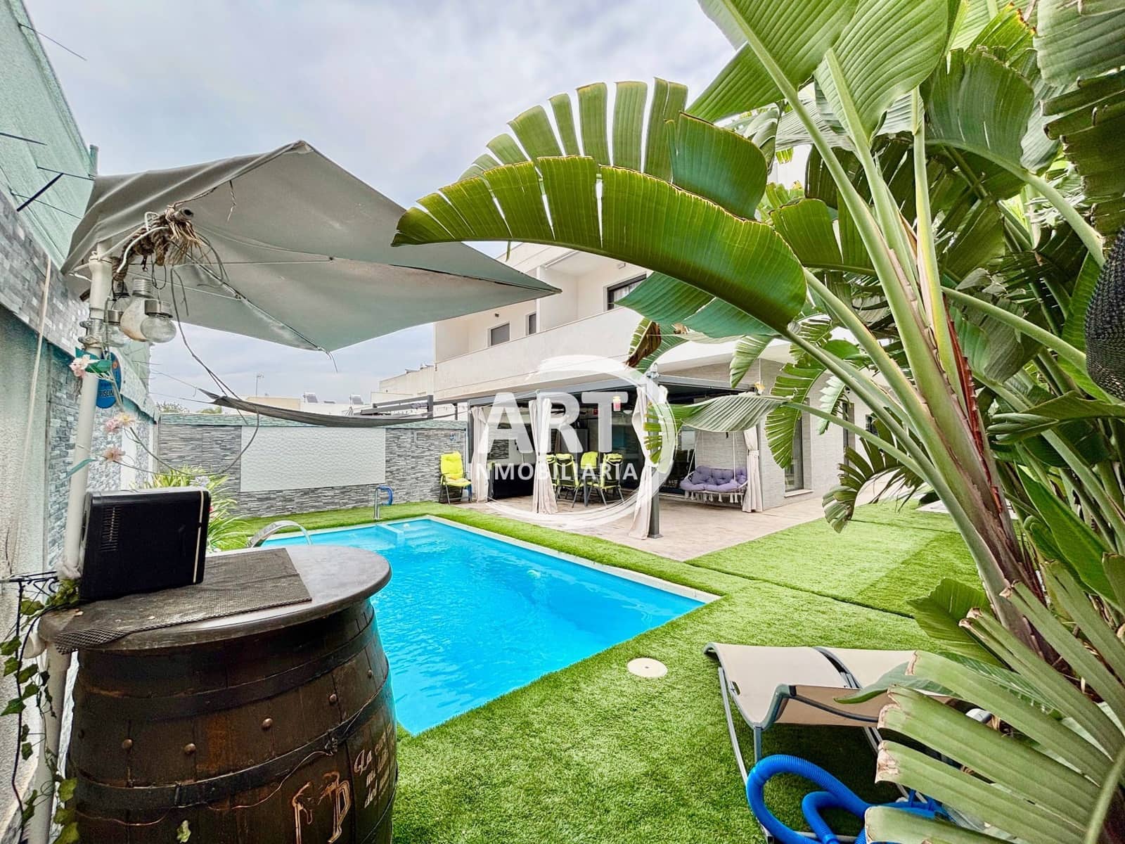 4 quarto Moradia para venda em La Pobla de Vallbona com piscina garagem - 550 000 € (Ref: 9998060)