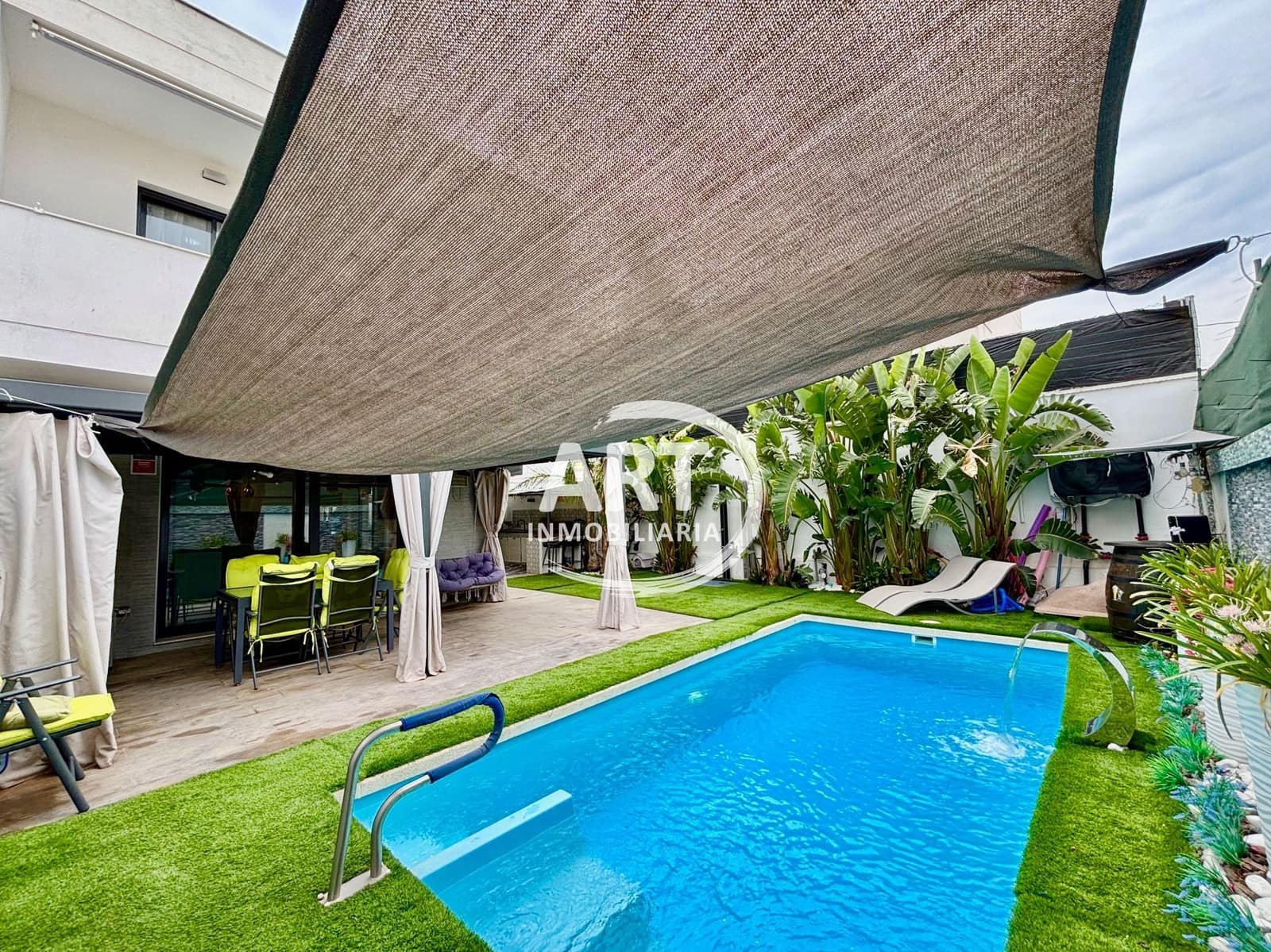 4 quarto Moradia para venda em La Pobla de Vallbona com piscina garagem - 550 000 € (Ref: 9998060)