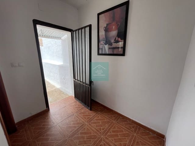 2 bedroom Townhouse for sale in Alcaudete - € 38,000 (Ref: 6960000)