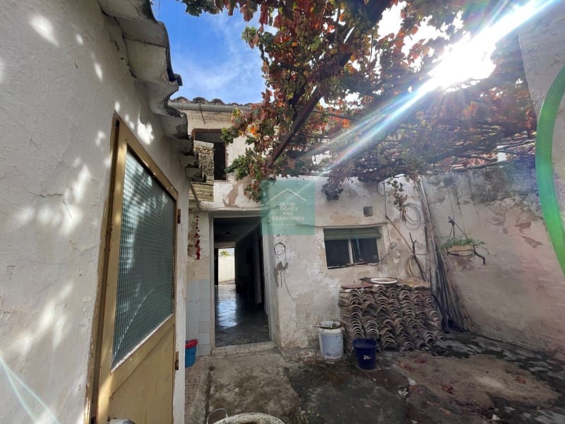 2 soveværelse Semi-Rækkehus til salg i Priego de Cordoba - € 40.000 (Ref: 8016731)