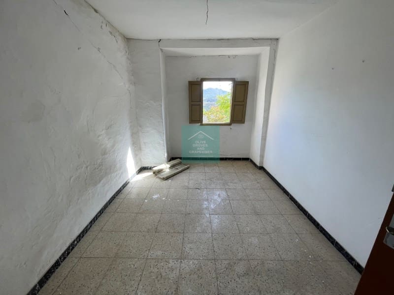 2 soveværelse Semi-Rækkehus til salg i Priego de Cordoba - € 40.000 (Ref: 8016731)