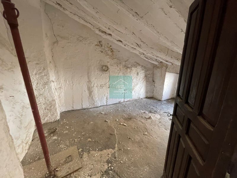 2 soveværelse Semi-Rækkehus til salg i Priego de Cordoba - € 40.000 (Ref: 8016731)