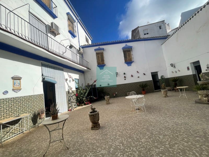 7 soveværelse Semi-Rækkehus til salg i Rute - € 295.000 (Ref: 8016733)