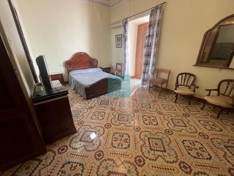 7 soveværelse Semi-Rækkehus til salg i Rute - € 295.000 (Ref: 8016733)