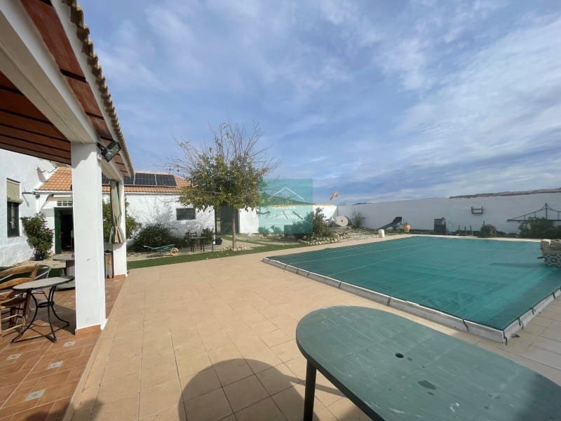 4 soverom Kjedet enebolig til salgs i Priego de Cordoba - € 249 950 (Ref: 8016736)