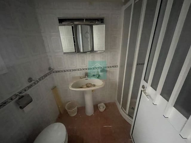 2 slaapkamer Halfvrijstaande villa te koop in Castil de Campos, Priego de Córdoba - € 19.950 (Ref: 8047573)