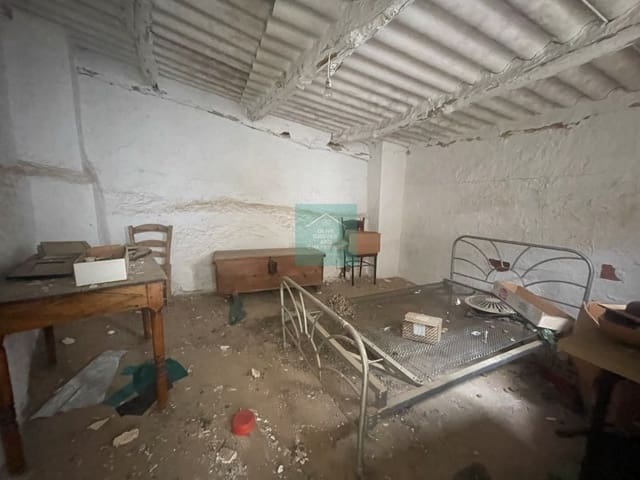 2 slaapkamer Halfvrijstaande villa te koop in Castil de Campos, Priego de Córdoba - € 19.950 (Ref: 8047573)