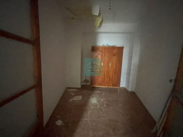 2 slaapkamer Halfvrijstaande villa te koop in Castil de Campos, Priego de Córdoba - € 19.950 (Ref: 8047573)