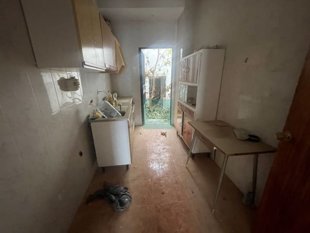 2 slaapkamer Halfvrijstaande villa te koop in Castil de Campos, Priego de Córdoba - € 19.950 (Ref: 8047573)