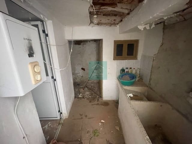 2 slaapkamer Halfvrijstaande villa te koop in Castil de Campos, Priego de Córdoba - € 19.950 (Ref: 8047573)