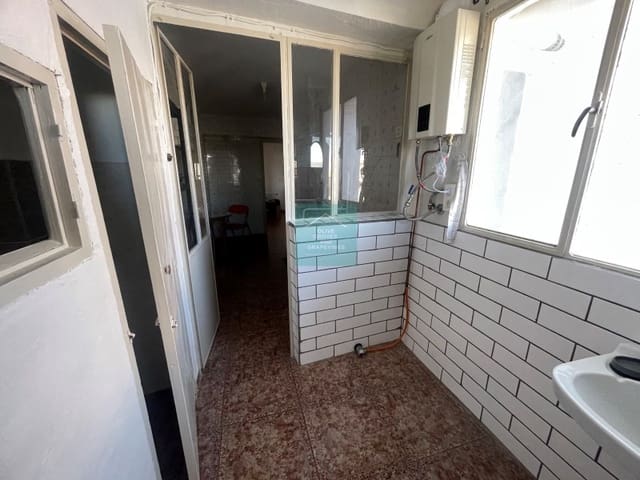 6 bedroom Villa for sale in Castillo de Locubín - € 89,950 (Ref: 8863017)