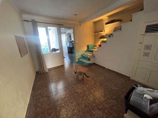 6 bedroom Villa for sale in Castillo de Locubín - € 89,950 (Ref: 8863017)