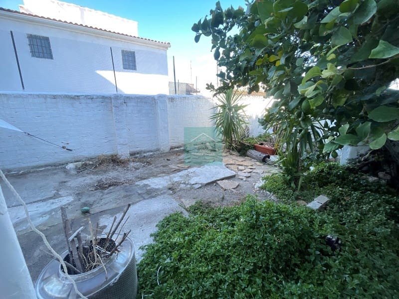 6 soveværelse Villa til salg i Castillo de Locubin - € 89.950 (Ref: 8863017)