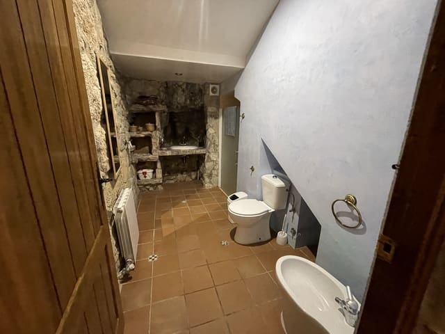 Chalet de 4 habitaciones en Algarinejo en venta - 250.000 € (Ref: 9707611)