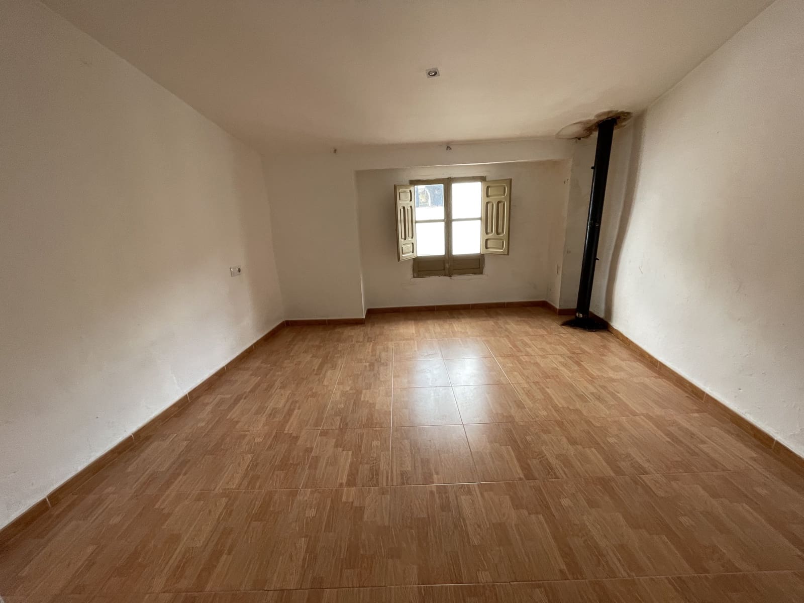 3 bedroom Townhouse for sale in Castillo de Locubin - € 29,000 (Ref: 9720343)