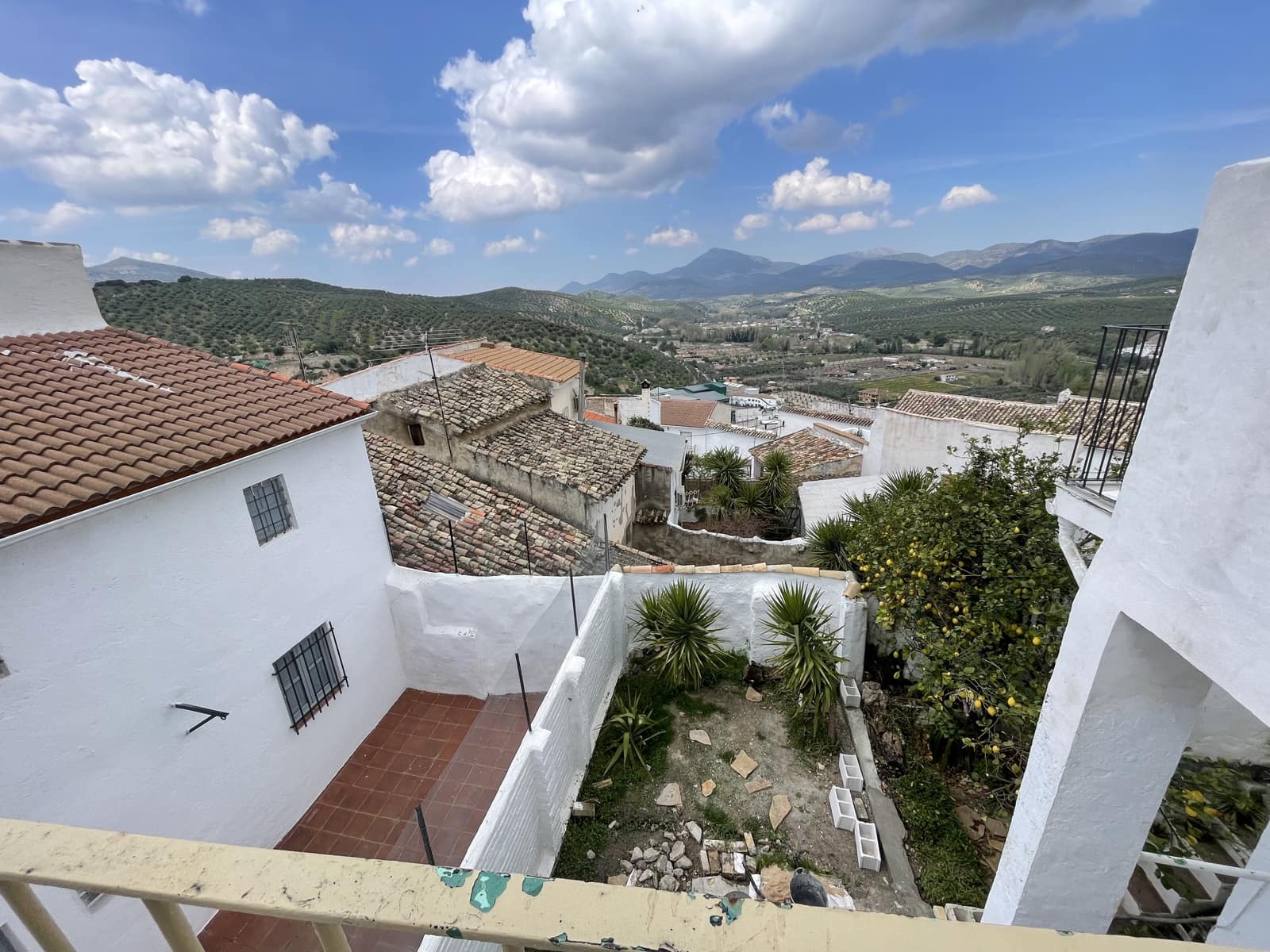 3 bedroom Townhouse for sale in Castillo de Locubin - € 29,000 (Ref: 9720343)