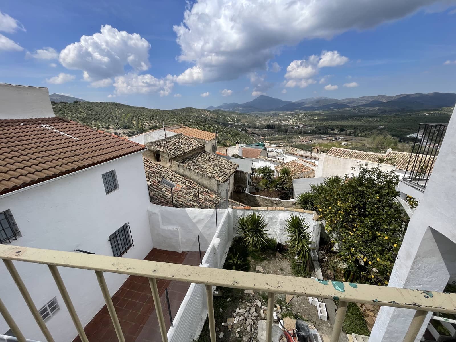 3 bedroom Townhouse for sale in Castillo de Locubin - € 29,000 (Ref: 9720343)