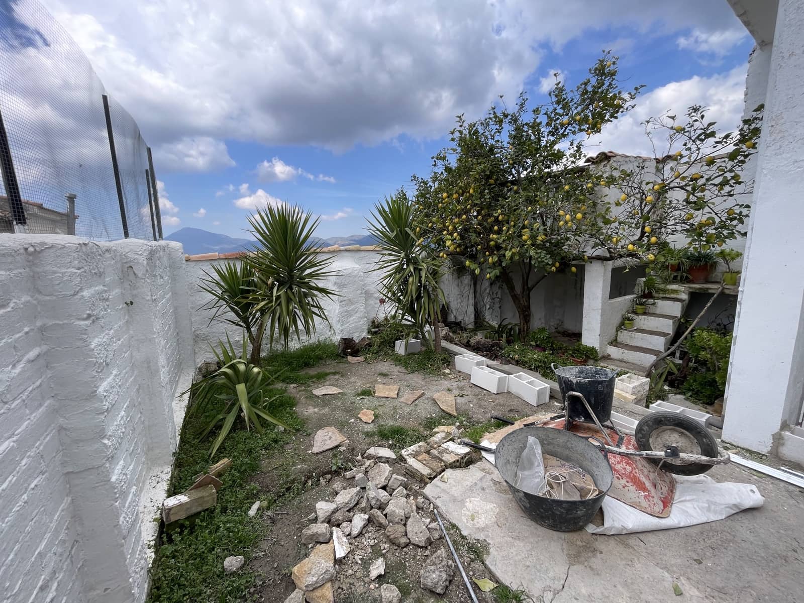 3 bedroom Townhouse for sale in Castillo de Locubin - € 29,000 (Ref: 9720343)