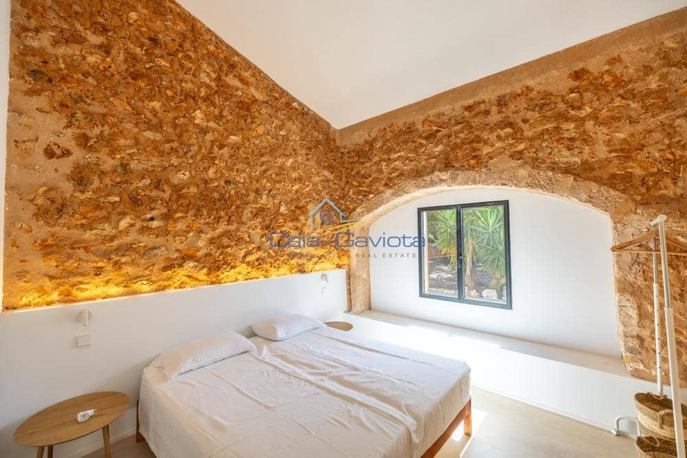 5 bedroom Villa for sale in Felanitx - € 2,390,000 (Ref: 10055363)