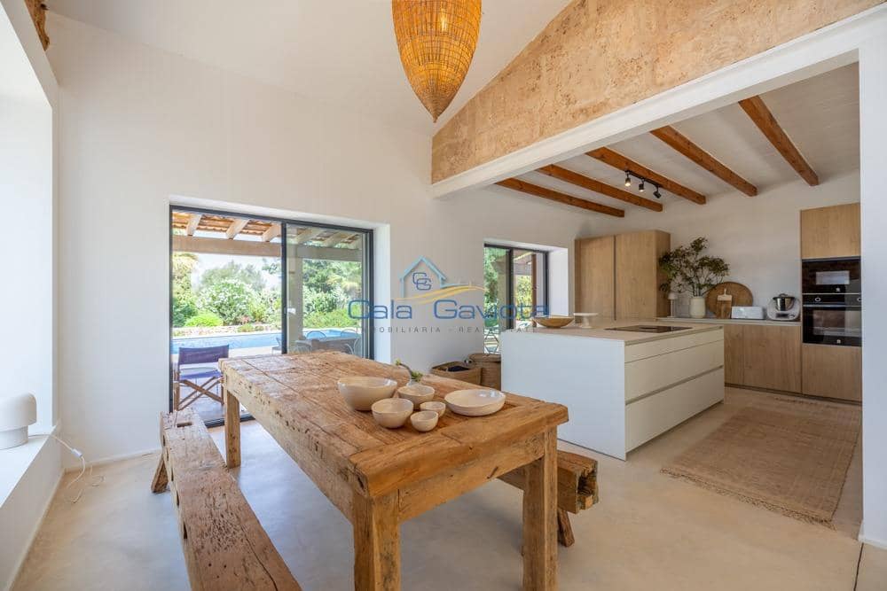 5 bedroom Villa for sale in Felanitx - € 2,390,000 (Ref: 10055363)