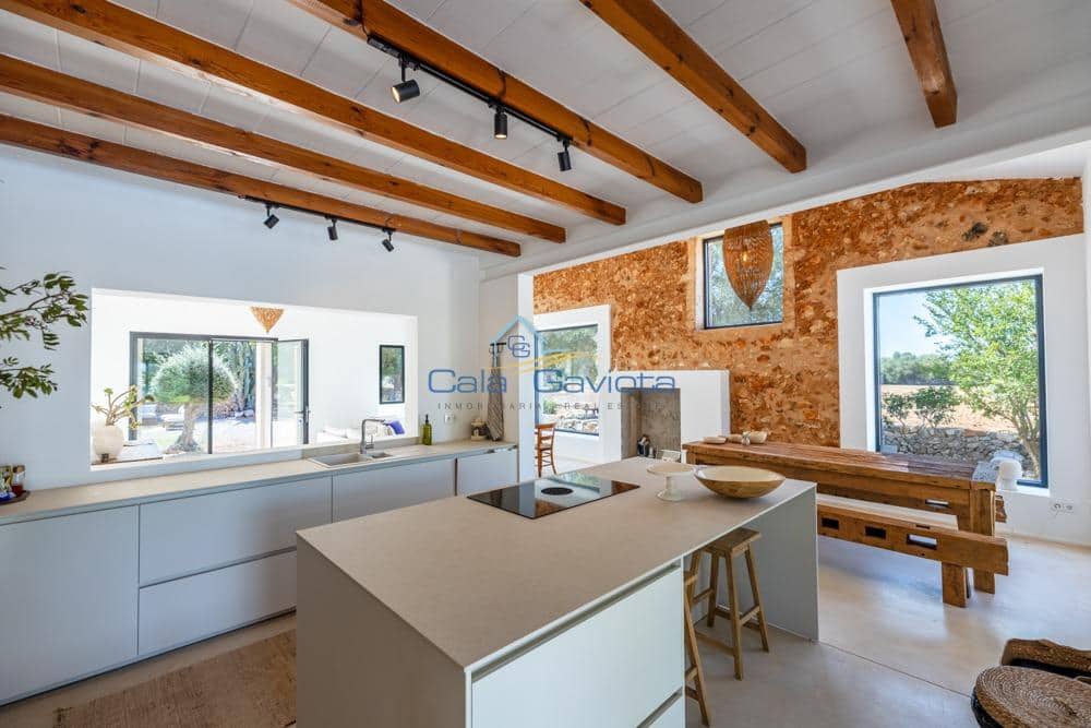 5 bedroom Villa for sale in Felanitx - € 2,390,000 (Ref: 10055363)