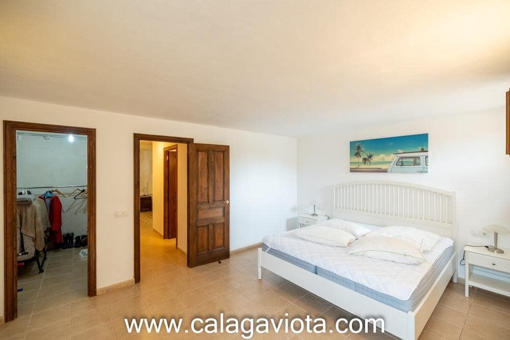 3 bedroom Villa for sale in Ses Salines with pool - € 1,480,000 (Ref: 10109765)