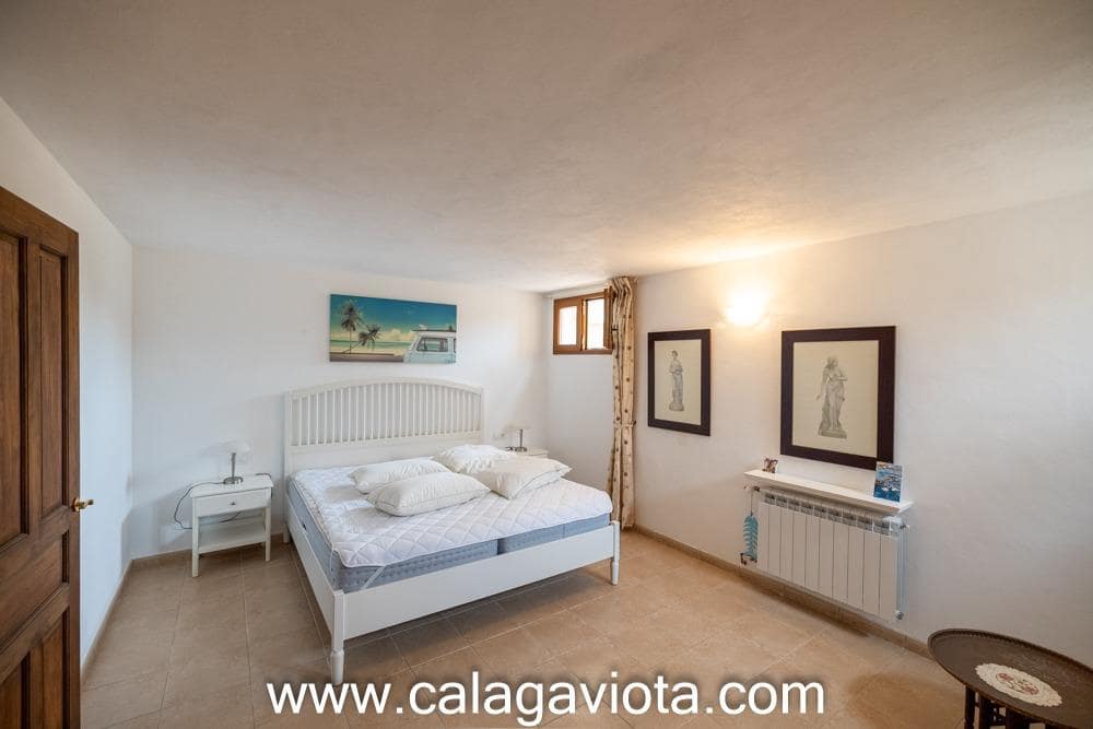 3 bedroom Villa for sale in Ses Salines with pool - € 1,480,000 (Ref: 10109765)